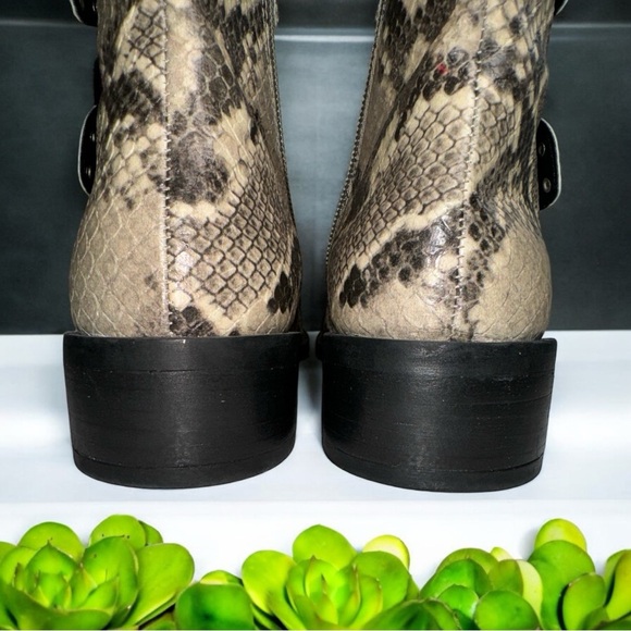Steve Madden Steven New York Harmon Triple Buckle Zipper Booties Snake Size 7 - Picture 10 of 13